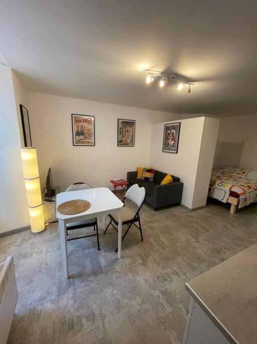 Studio Rdc Parking Prive Gratuit Doue-la-Fontaine Bagian luar foto